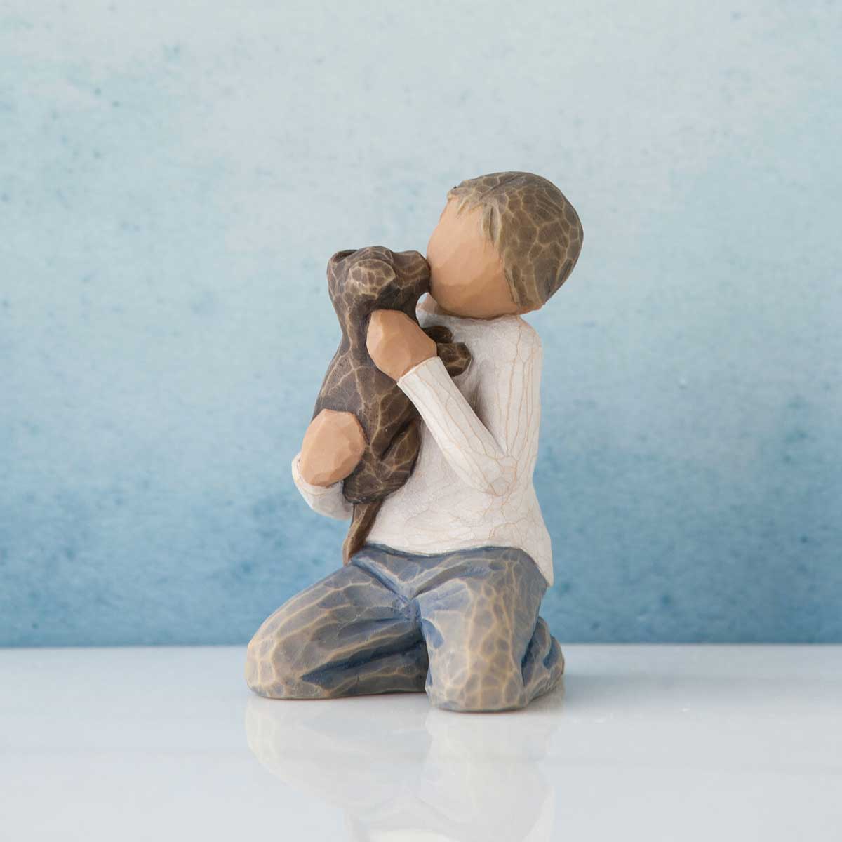 "Kindness" (αγόρι) γλυπτή φιγούρα από την Susan Lordi - Willow Tree